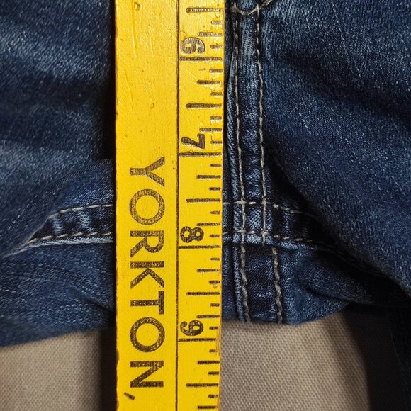 Silver Jeans Suki Capri women's size W26/L22 1/2 dark wash blue, low-rise - Picture 12 of 13